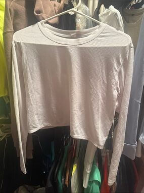 Lululemon crisscross back White Long-Sleeve Cropped Tee oversize size 4 EUC